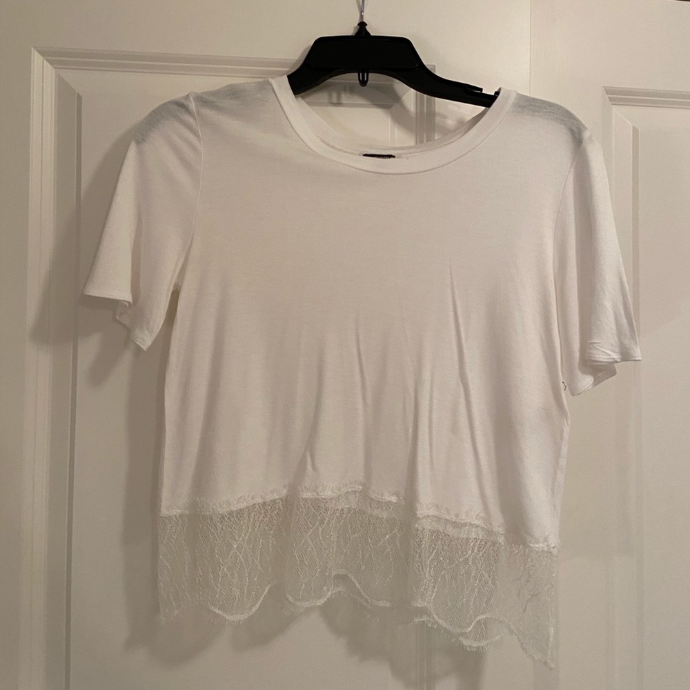 Aritzia Wilfred tee with lace trim